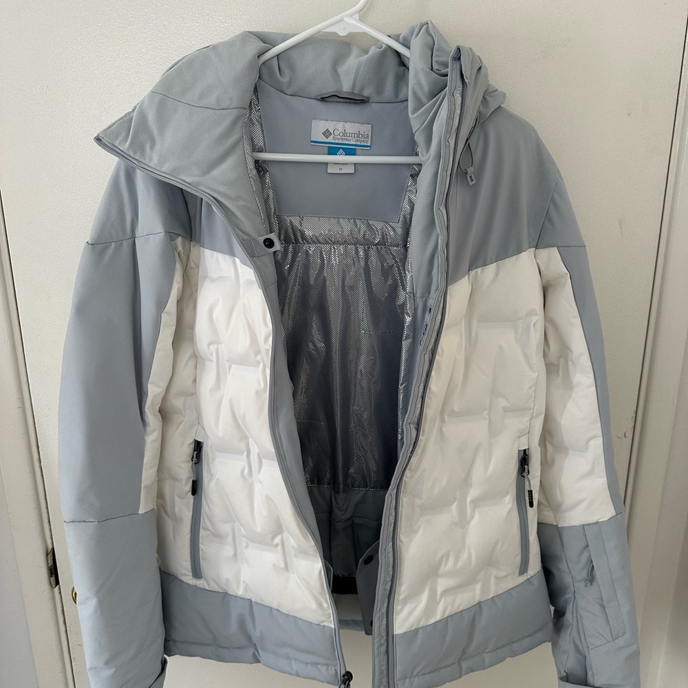 Columbia Women’s Omni Tech Ski Jacket Size Medium